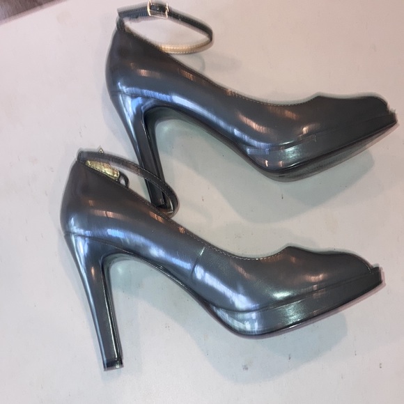 GUC Nine West Vintage Patent Leather Reesa Peeptoe Platform Pumps 6.5 Grey - Picture 9 of 10